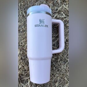 Stanley 30 oz Pink Tumbler. In excellent condition. No scratches or dents.
